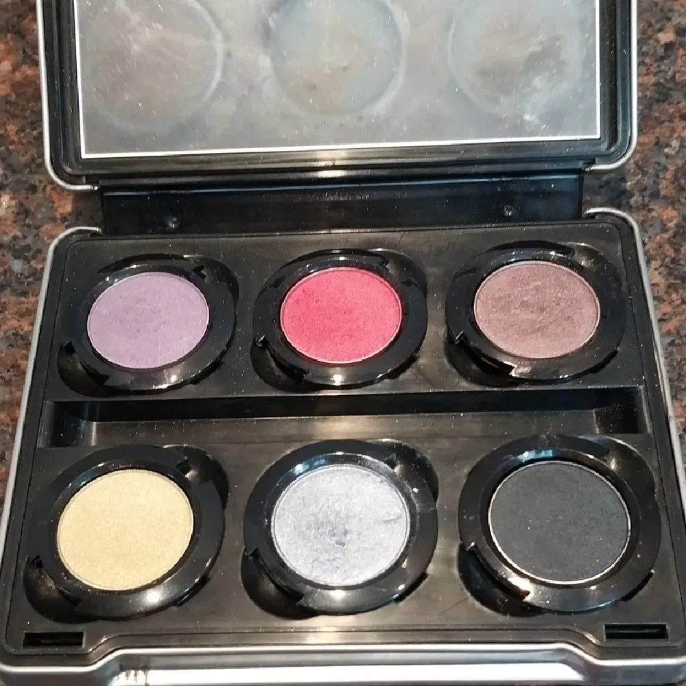 Urban Decay Vibrant Color Palette. 
